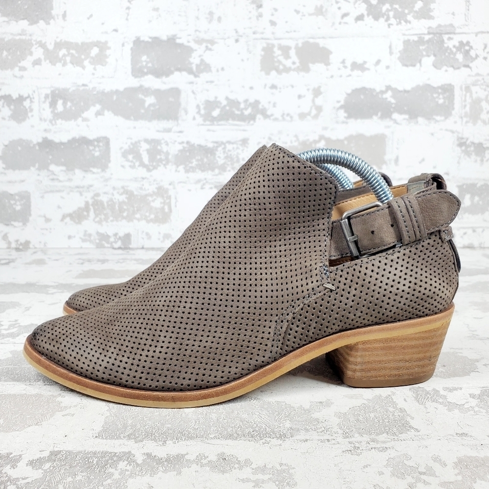 Dolce Vita Kara Tan Perforated Leather Buckle Detail Block Heel Ankle Boots K616